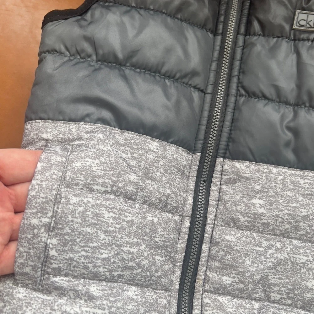 Calvin Klein Jeans Boys Size 24 months Black Gray Puffer Vest